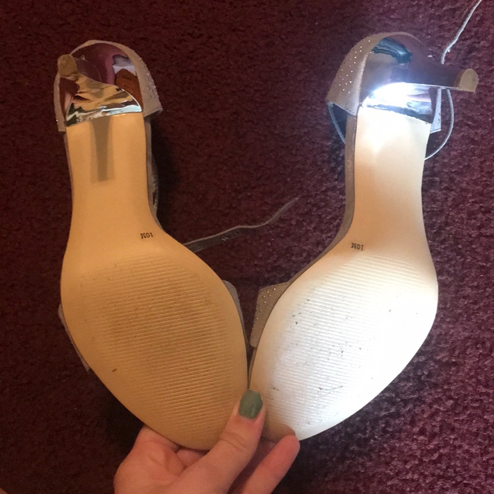 Heels - Picture 3 of 3